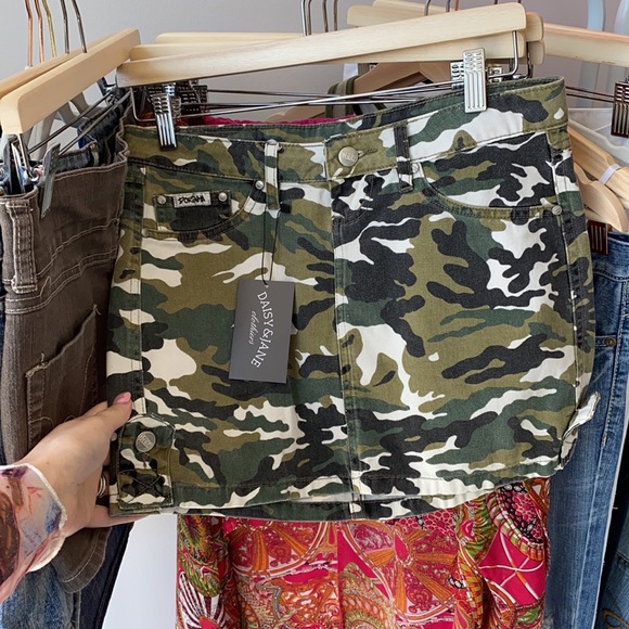 Camo Mini Skirt - Picture 4 of 6